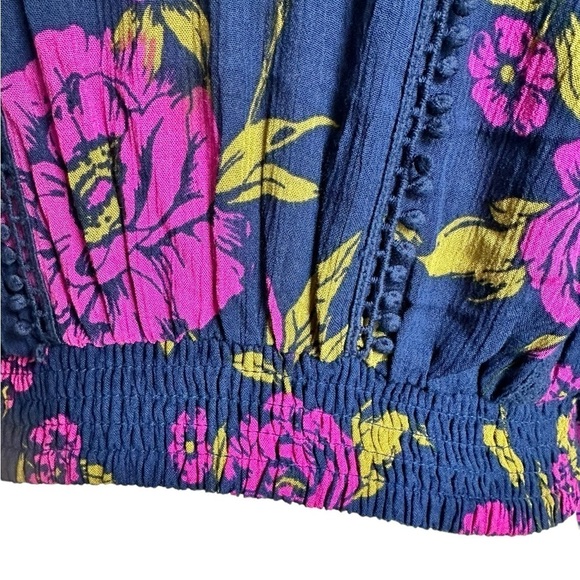 Express Navy & Pink Floral Bell Sleeve Blouse Size XS - Picture 9 of 17